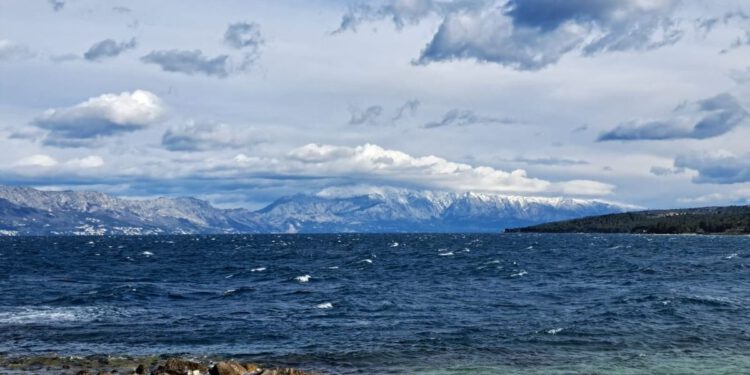 Stižu grmljavinska nevremena i olujni udari vjetra, a na Jadranu jaka bura!