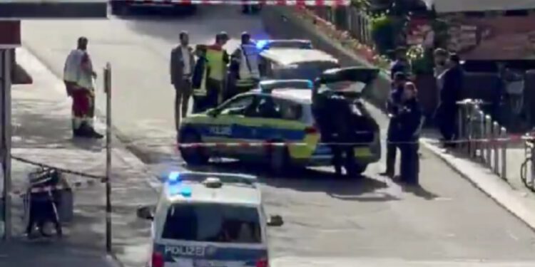 Strahota u Njemačkoj, autom se zabio u ljude: Dvoje poginulo, više ozlijeđenih