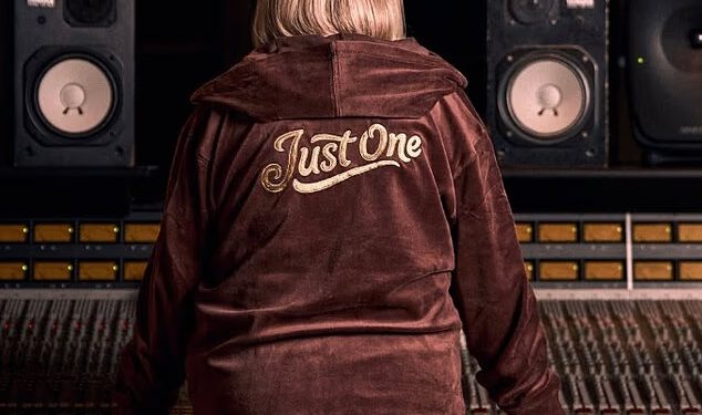 Susan Boyle daje VIŠE nagovještaja potpuno novog projekta dok obožavatelje tjera na pogađanje najnovijom objavom – nakon što je pokazala glamurozan izgled