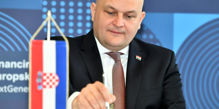 Šušnjar majstorski poklopio Anu Brnabić, ovo će zapamtiti: ‘Red je da joj se zahvalimo’