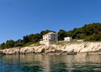 Svjetionik pun uspomena – Priča o životu, legendama i moru