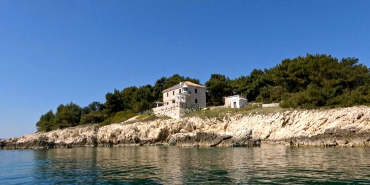 Svjetionik pun uspomena – Priča o životu, legendama i moru