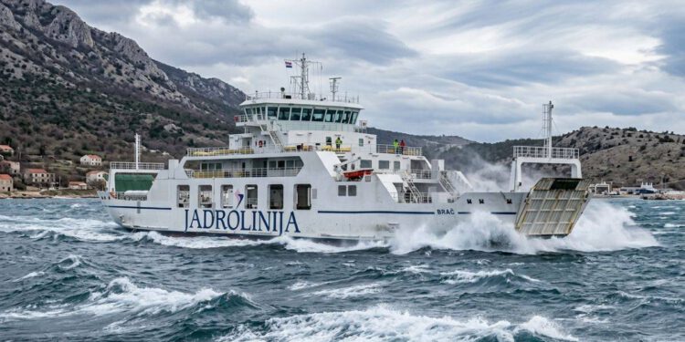 TRAJEKT KAO OGLEDALO DRŽAVE Bilješka pomorca, kao putnika, s linije Brestova – Porozina