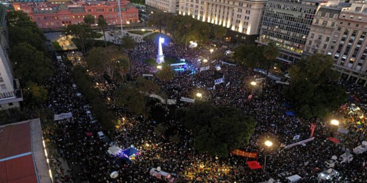 Tisuće prosvjeduju u Argentini protiv Mileijevog rezanja financiranja sveučilišta
