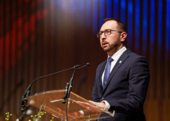 Tomašević na svečanosti naveo tko je navodno od obitelji Možemaša bio u ratu