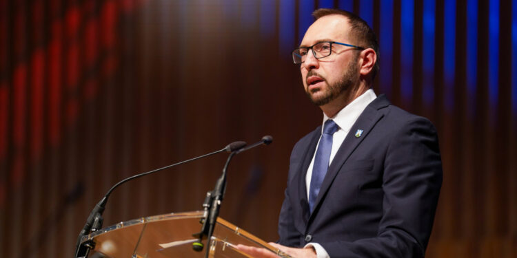Tomašević na svečanosti naveo tko je navodno od obitelji Možemaša bio u ratu