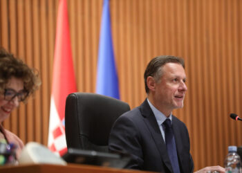 Totalna ludnica u Saboru, Jandroković s laganim smiješkom isprovocirao Puljak: ‘Sramite se’