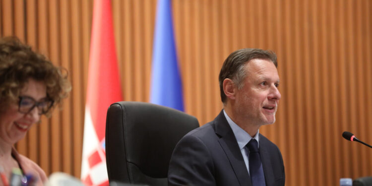 Totalna ludnica u Saboru, Jandroković s laganim smiješkom isprovocirao Puljak: ‘Sramite se’