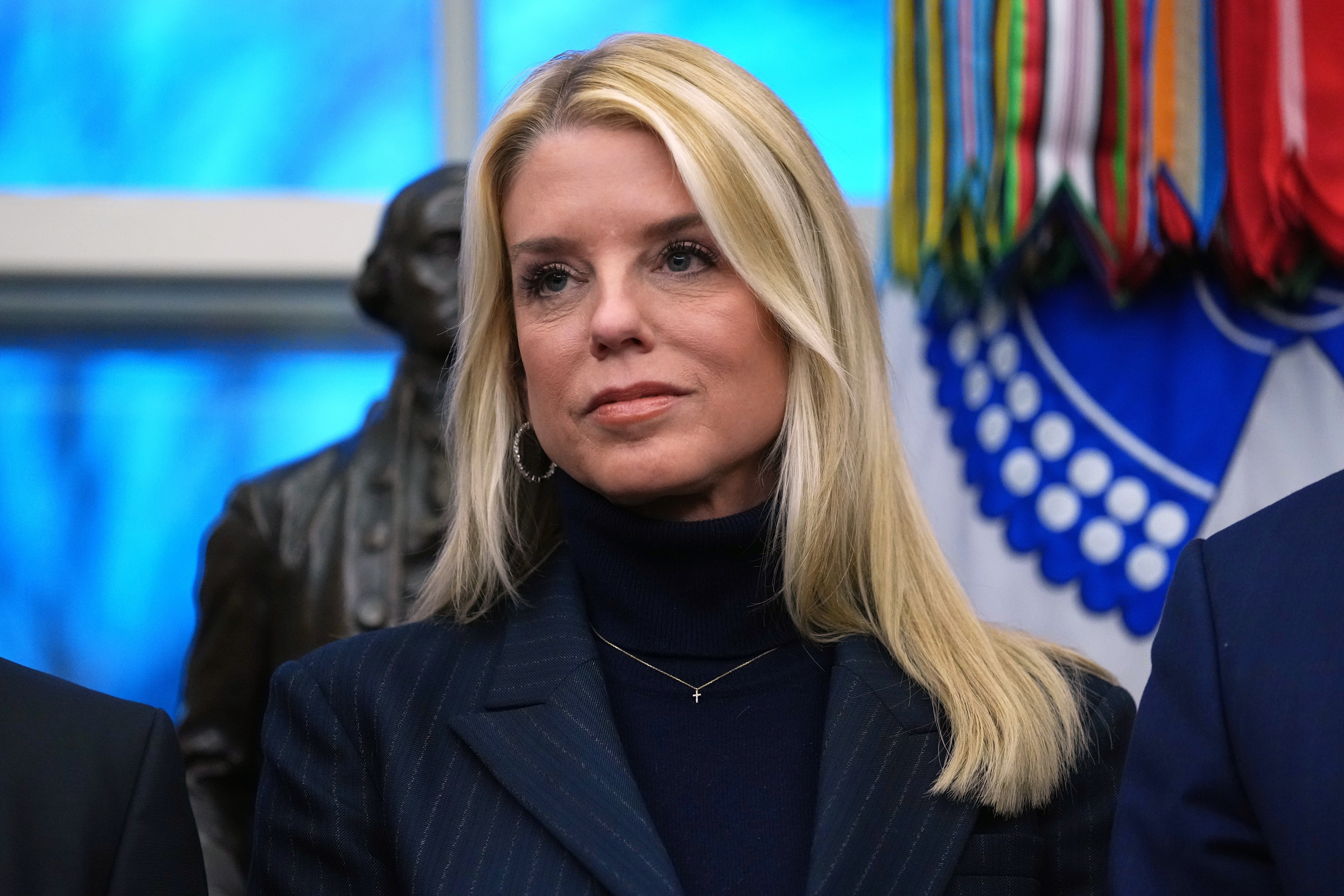 Donald Trump smijenio je Pam Bondi s mjesta državne tužiteljice nakon što nije uspio osigurati osude svojih neprijatelja