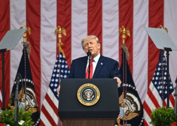 Trump ismijava umjetnike koji dobivaju ‘yips’ o njegovom koncertu Freedom 250 i predstavlja novu zvijezdu izvođača – sebe