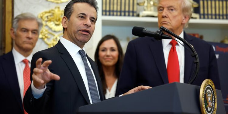 Trump je potpisao smjenu šefa FDA Makaryja zbog rukovanja pilulama za pobačaj, odobrenjima za lijekove i cjepivima