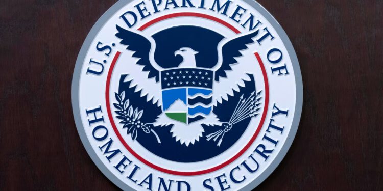 Trumpov administrator produljuje zaštitu za 11.000 imigranata u rijetkoj odgodi TPS-a