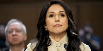 Tulsi Gabbard podnijela je ostavku na dužnost DNI-ja zbog rijetke dijagnoze raka kostiju supruga
