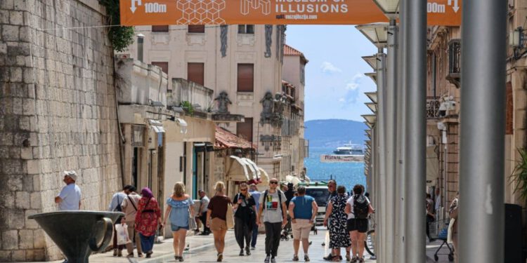 Turist u Splitu se skinuo potpuno gol?