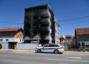 U Velikoj Gorici izgorio luksuzni Lamborghini, oštećeno pročelje zgrade: ‘Došli su maskirani’