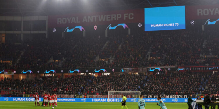 DSS 99-04 Ford SVT Lightning with 4R100 transmission 3.8in Carbon Fiber Driveshaft FDSH28-C main image 0