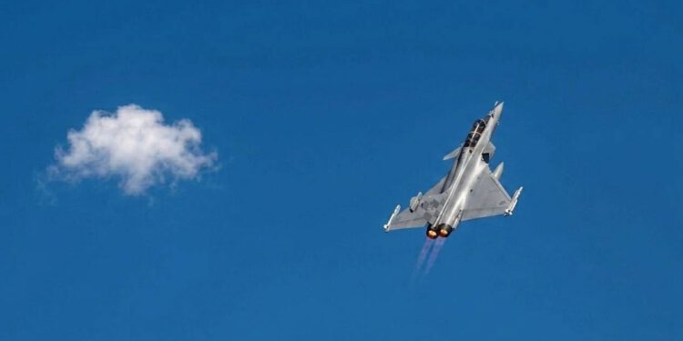 VEČERNJA GRMLJAVINA IZNAD ZAGREBA Moćni Rafalei parali nebo u brišućem letu, poznato je što se događa