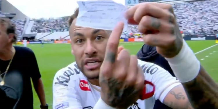 VIDEO Neymar izbezumljen greškom četvrtog suca, pokazuje bilješku u kameru