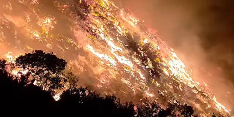 VIDEO Ogroman požar u Gradu Visu: “Ponovno gorio deponij otpada”