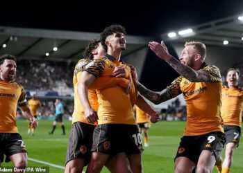 Veliki poremećaj u borbi za napredovanje u Premier ligi jer je Hull City pobijedio u gostima kod trećeplasiranog Millwalla i tako ih dijeli jedna utakmica od slave na Wembleyu