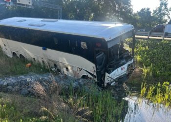 Vozač autobusa optužen za nesreću u Virginiji u kojoj je poginulo 5 osoba, uključujući obitelj koja je putovala na vjenčanje