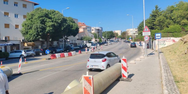 Vozače u Splitu čekaju novi problemi: Zbog radova zatvaraju se trake na jednoj od najprometnijih cesta