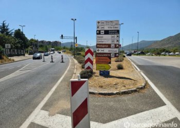Vozila koja u Mostar dolaze iz smjera Sarajeva ponovno se preusmjeravaju prema kružnom toku u Zaliku
