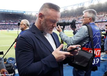 Wayne Rooney označio je prijekor Trenta Alexandera-Arnolda u Engleskoj ‘zapanjujućim’ – i otkrio zvijezdu za koju ‘ne može vjerovati’ da dolazi ispred njega