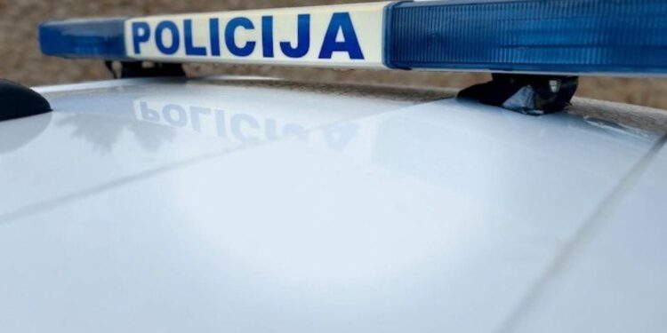 Zadarski policajac hrabro priskočio u pomoć osobi u požaru
