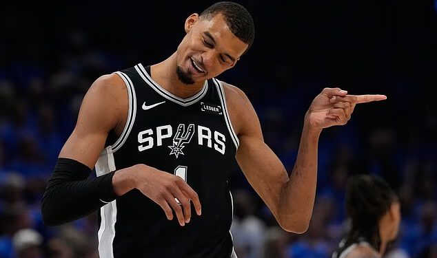 Zapanjujući Victor Wembanyama nadahnuo je Spurse na epsku dvostruku pobjedu nad Thunderom u produžetku u prvoj utakmici finala Zapadne konferencije