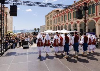“Živa baština Dalmacije” na Prokurativama: tradicija živi kroz ljude i običaje