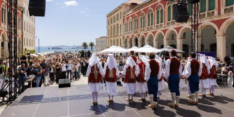“Živa baština Dalmacije” na Prokurativama: tradicija živi kroz ljude i običaje