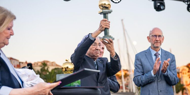 Zlatna jabuka” iliti turistički Oscar stigao u Cavtat, no što je s betoniranjem prirodnih uvala? Načelnik: “Nismo savršeni