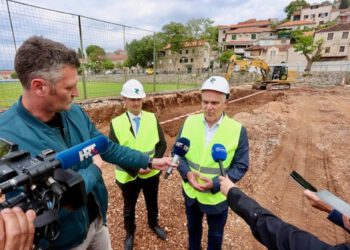 Županija nastavlja najveći investicijski zamah u školstvu – Počinje dogradnja OŠ Vladimir Nazor u Postirima