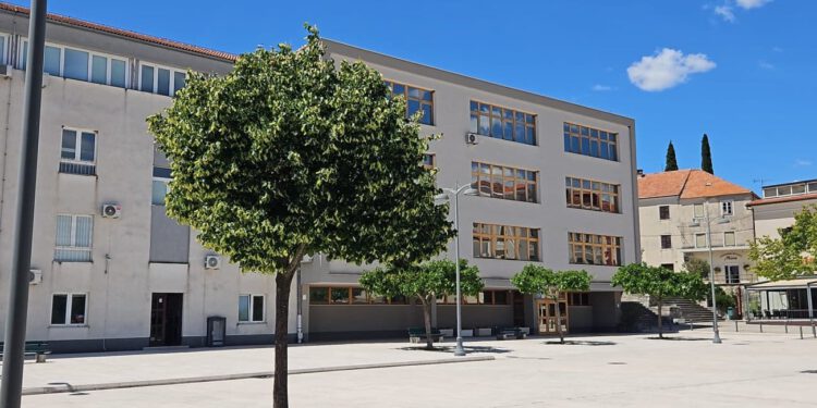 Županija se oglasila nakon uhićenja u Drnišu: Donijeli odluku o nastavi u školama