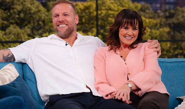 Zvijezda Celebs Go Dating James Haskell (41) ostao je crvenog lica dok ga je uživo u eteru iznenadila njegova simpatija Coleen Nolan (61), nakon što je rekao da je želi ‘isprobati’