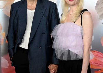 Zvijezda Rivalsa Alex Hassell rijetko se pojavljuje na crvenom tepihu sa elegantnom suprugom Emmom King na TV večeri prije BAFTA-e – uoči ‘još raskalašenije’ druge sezone serije