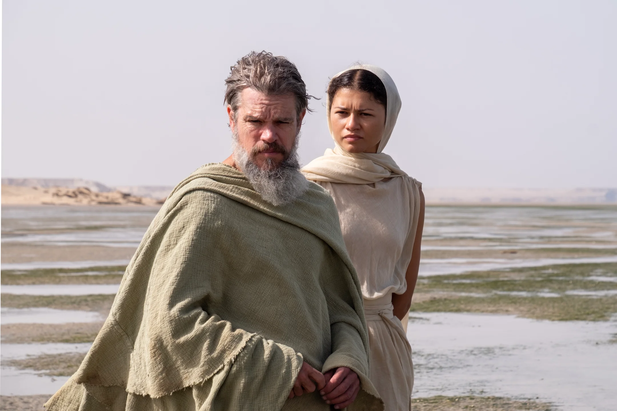 L na desno: Matt Damon je Odisej, a Zendaya je Atena u ODISEJI, koju je napisao, producirao i režirao Christopher Nolan.