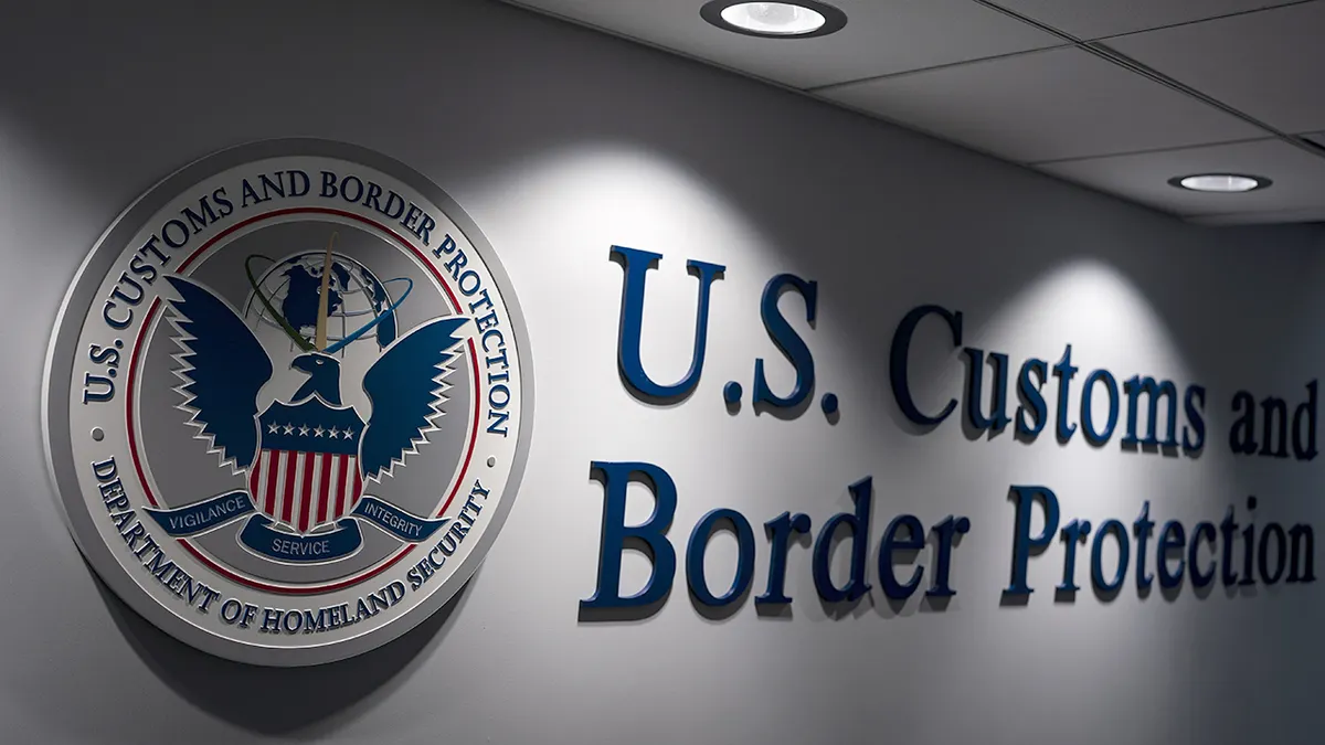 Zgrada sjedišta američke carine i granične zaštite sa znakom CBP-a u Washingtonu, DC