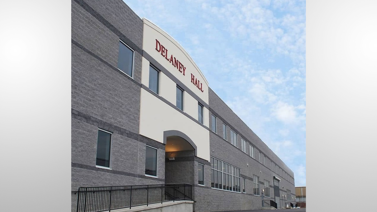 Vanjski izgled zgrade Delaney Hall Facility