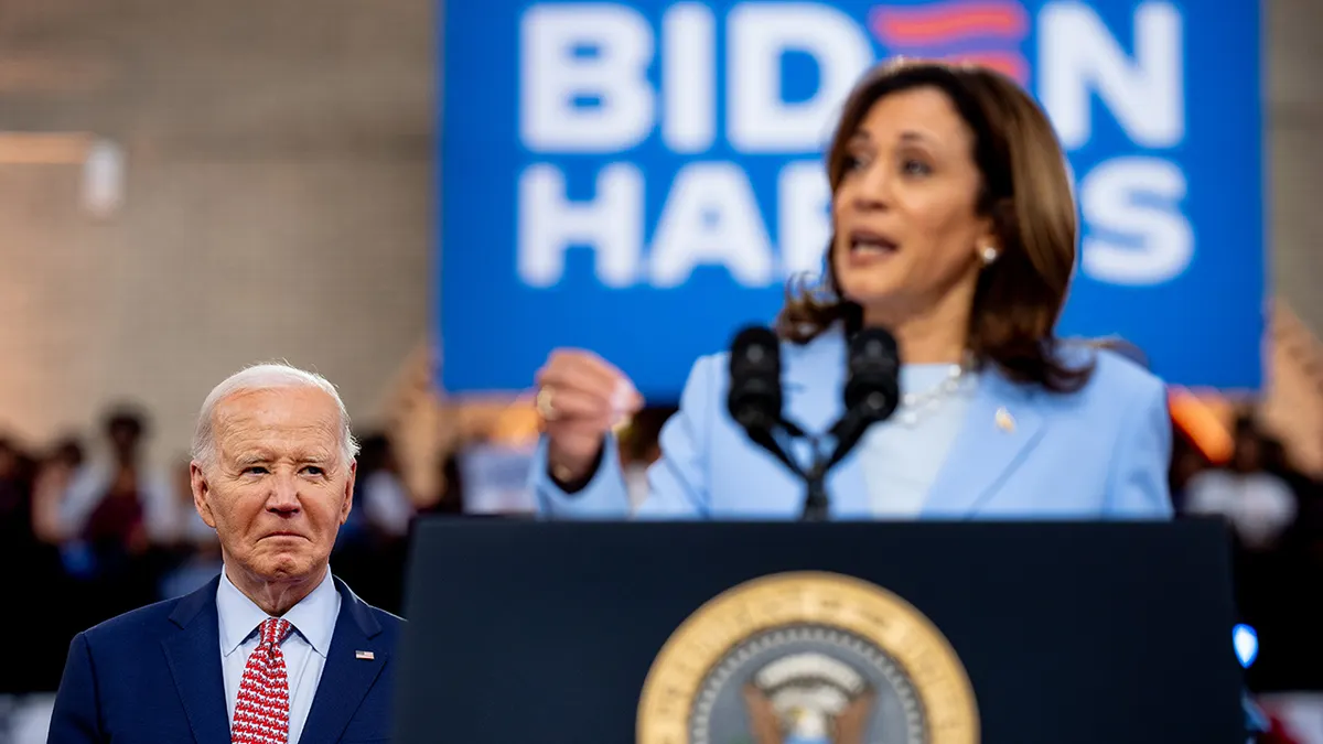 Potpredsjednica Kamala Harris predstavlja predsjednika Joea Bidena na predizbornom skupu u Philadelphiji