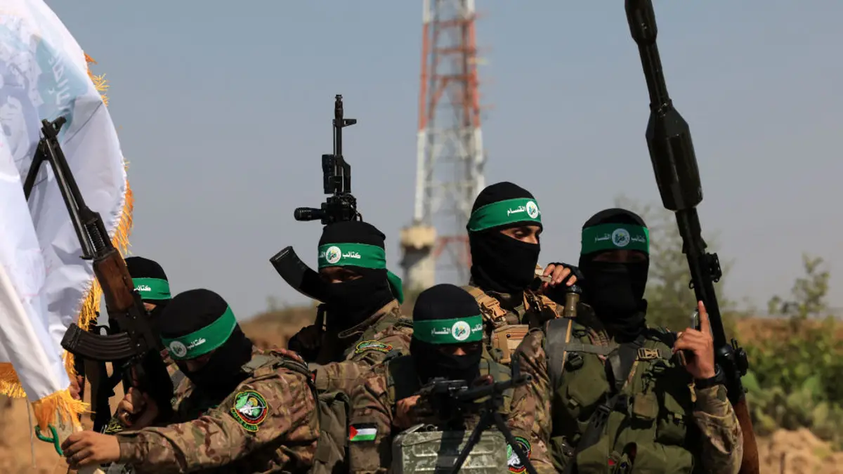 Palestinski borci Hamasa marširaju u vojnoj paradi blizu granice s pojasom Gaze