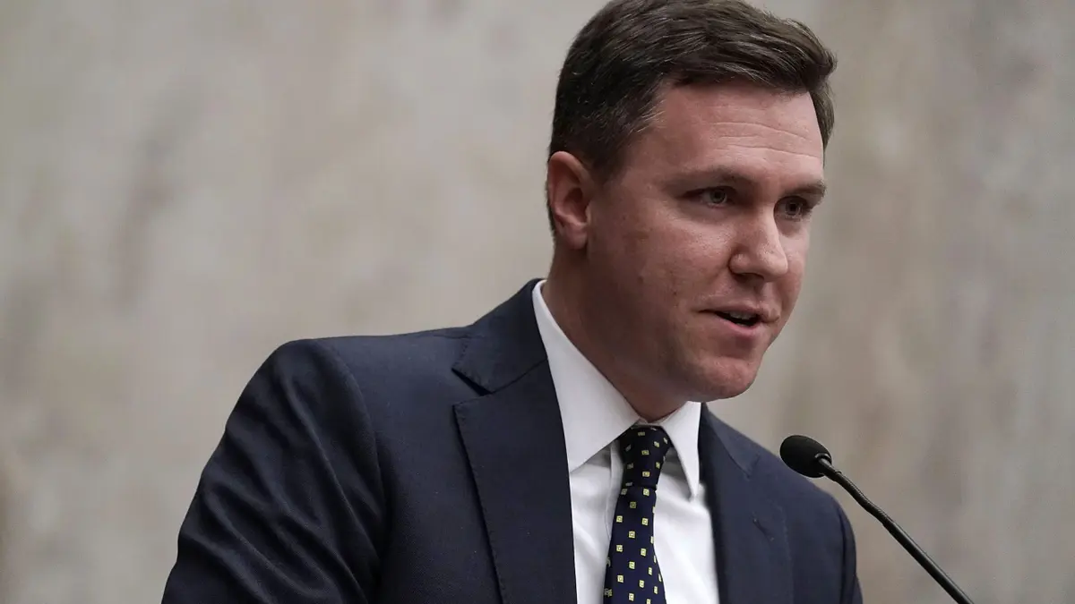 Brett A. Shumate govori na ceremoniji investiture u Okružnom sudu SAD-a u Washingtonu DC