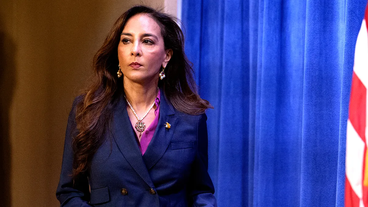 Harmeet Dhillon govori za govornicom
