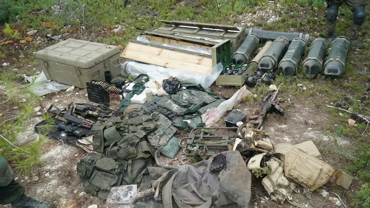 Vojnici IDF-a pregledavaju skladište oružja Hezbollaha u blizini položaja UNIFIL-a u južnom Libanonu