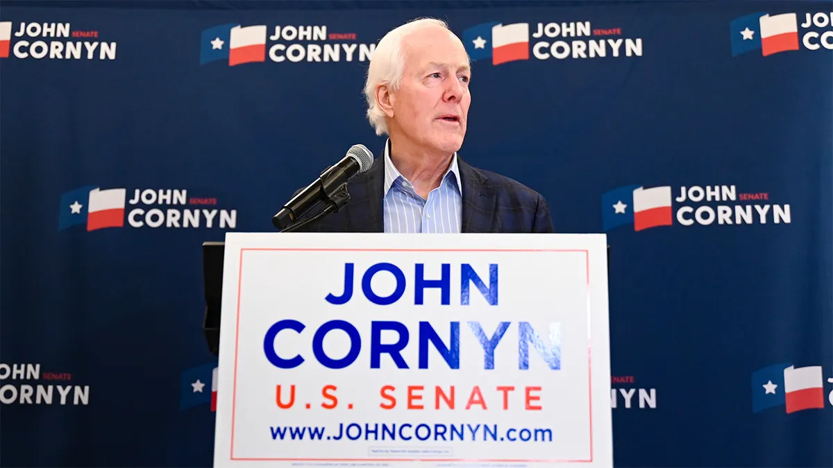 Sen. John Cornyn u razgovoru s medijima u Austinu, Texas.