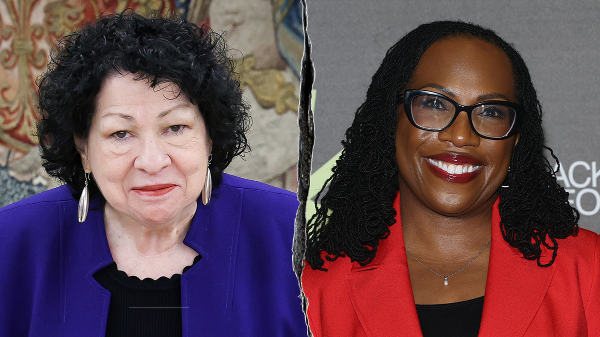 Sonia Sotomayor i Ketanji Brown Jackson stoje zajedno