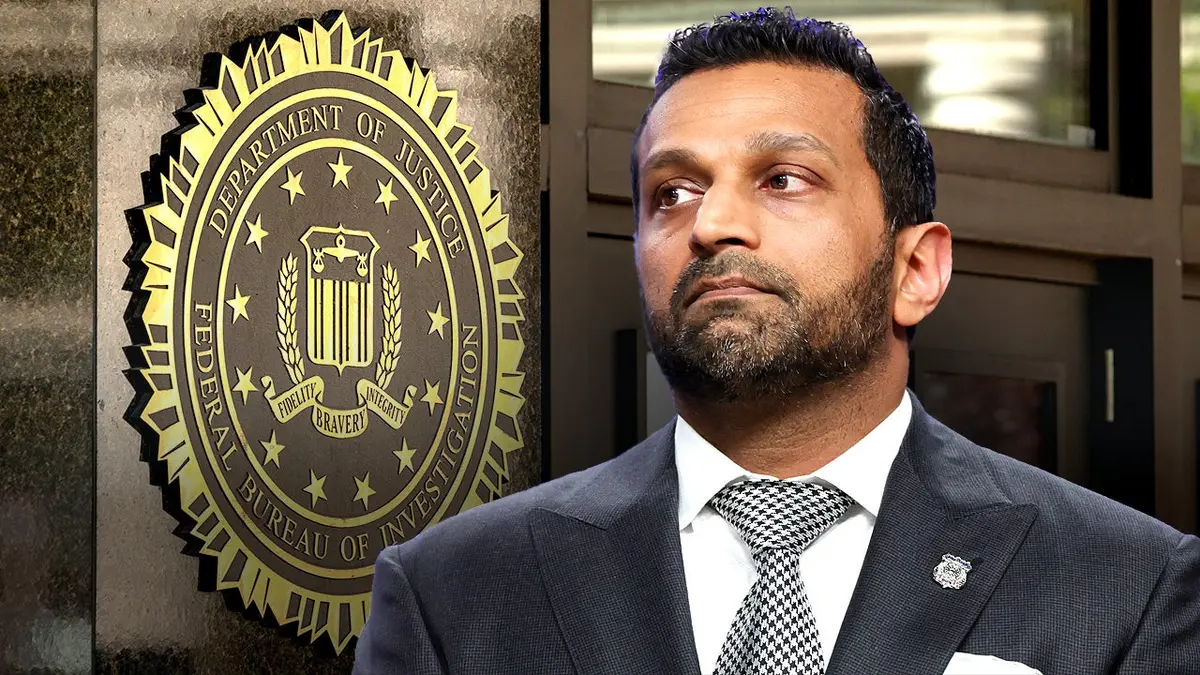 Zgrade DOJ-a i FBI-a s prikazom direktora FBI-a Kasha Patela.