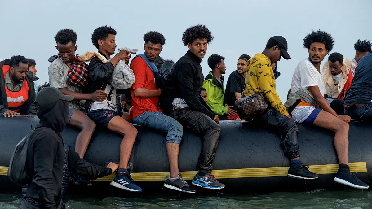 Mali čamac s migrantima kreće u La Manche u zoru u blizini Gravelinesa u Francuskoj