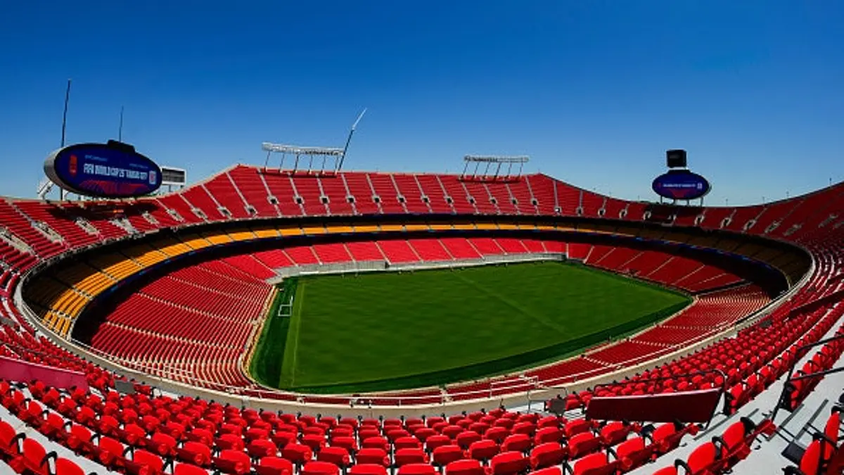 Stadion Arrowhead gledan izvana u Kansas City Missouriju
